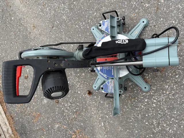  King Canada 10 Inch Sliding Dual Compound Miter Saw with laser in Power Tools in Oshawa / Durham Region - Image 6