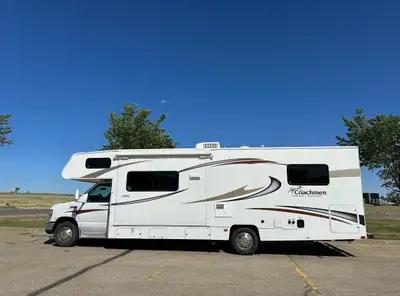 Coachmen Freelander Class C. Ford Chasis with Triton V10 gas engine, 29 feet long, single slide, sle...