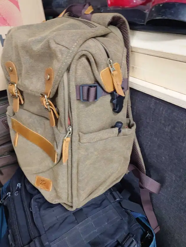 Padwa Lifestyle Photography Bagpack New w/Rain Cover & Dividers in Bags & Luggage in Mississauga / Peel Region - Image 3