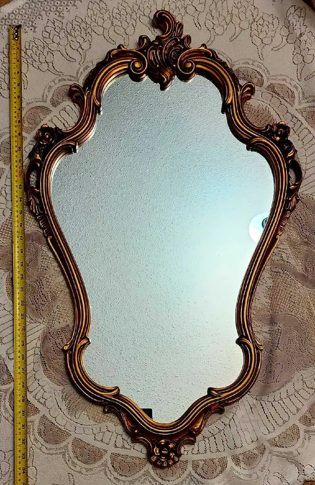 Vintage Ornate Mirror in Home Décor & Accents in Calgary - Image 3