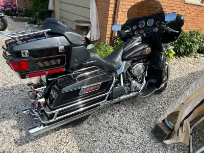 Harley Davidson ultra classic in decent shape a lot of things done and added to it over the years ni...