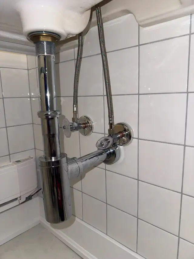 Licensed plumber 577406001889955843