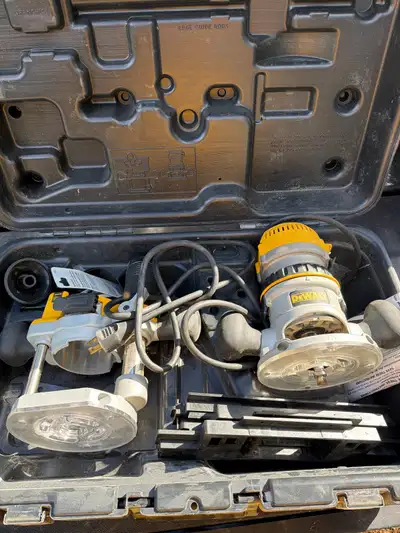 This pre-owned DEWALT router kit features both fixed and plunge base attachments to provide versatil...