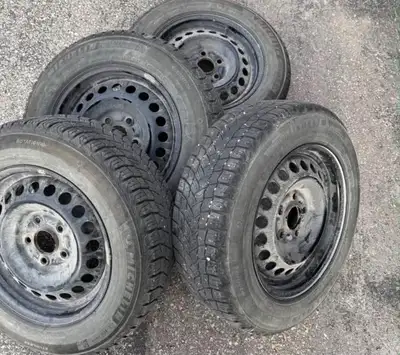 (Pictures 1-5) (4)- 195/65r15 Michelin X-ice Snow Winter tires in 5x114.3 rims, 64.1mm Centre bore,...
