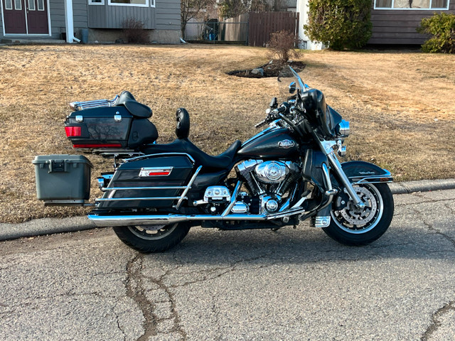 2008 Ultra Classic Harley Davidson FLHTCU for sale in Street, Cruisers & Choppers in Prince George - Image 4