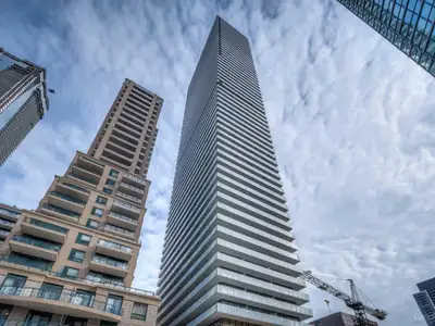 Luxury 2 bedroom corner unit available for rent in iconic Casa2 Modern, really spacious and bright S...