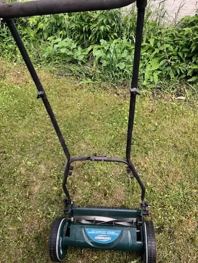 YARDWORKS reel mower - like new - $ 100