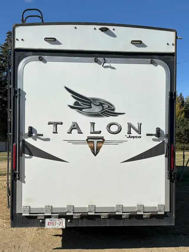 2019 - Jayco Talon 413T Toy Hauler – 3/4 Ton Towable + Drop Hitc in Travel Trailers & Campers in Edmonton - Image 2