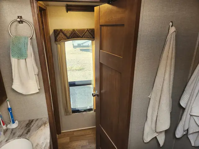 41Ft 5th wheel - priced for quick sale in Travel Trailers & Campers in Regina - Image 10