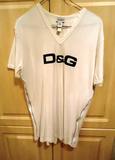 DOLCE & GABBANA RN104883 MENS V-NECK T-SHIRT, SIZE M, View more