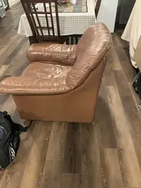Solo couch ️/ divan une place 