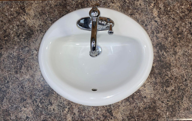 50$  LAVABO & COMPTOIR DE VANITÉ   //  VANITY SINK & COUNTERTOP dans Plomberie, éviers, toilettes et bains  à Longueuil/Rive Sud - Image 3