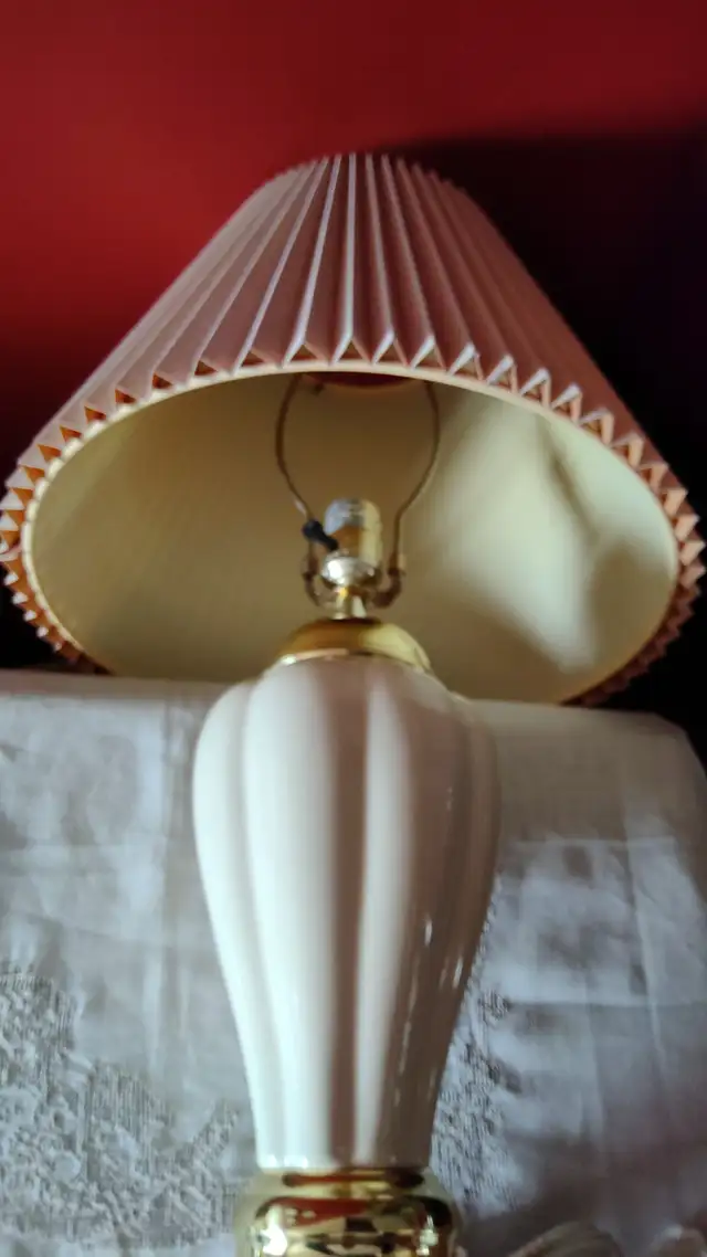 Ceramic and Brass Plated Tri-Light Table Lamp in Indoor Lighting & Fans in Markham / York Region - Image 6