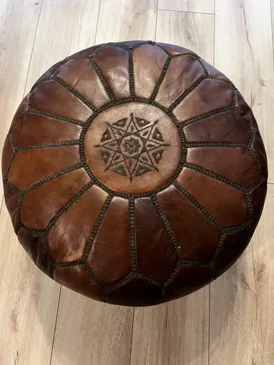 Pouf Marocain en cuir 40$ - Moroccan Leather Pouf, View more