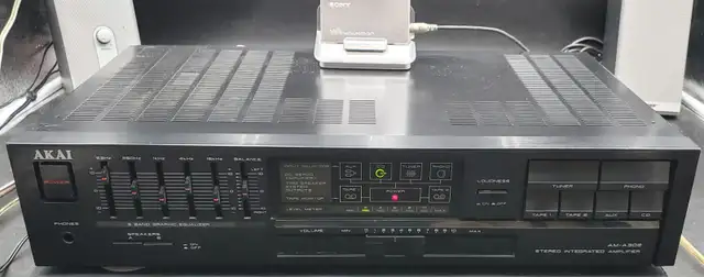 AKAI AM-A302 STEREO INTEGRATED AMPLIFIER JAPAN (1986-87) in Stereo Systems & Home Theatre in Markham / York Region - Image 2