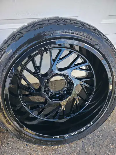 Selling set of 4 armed carnage 22x12s offset -44, tires haida 878 R/T. Tires just re-balanced last f...