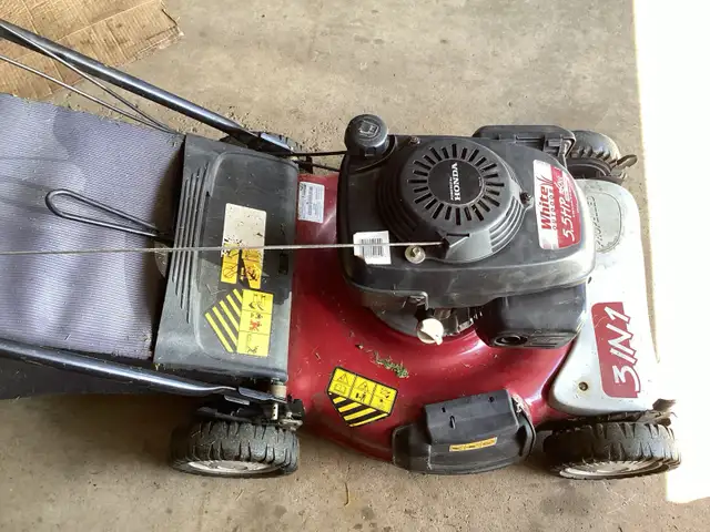 White Outdoor Lawnmower in Lawnmowers & Leaf Blowers in Kitchener / Waterloo - Image 4