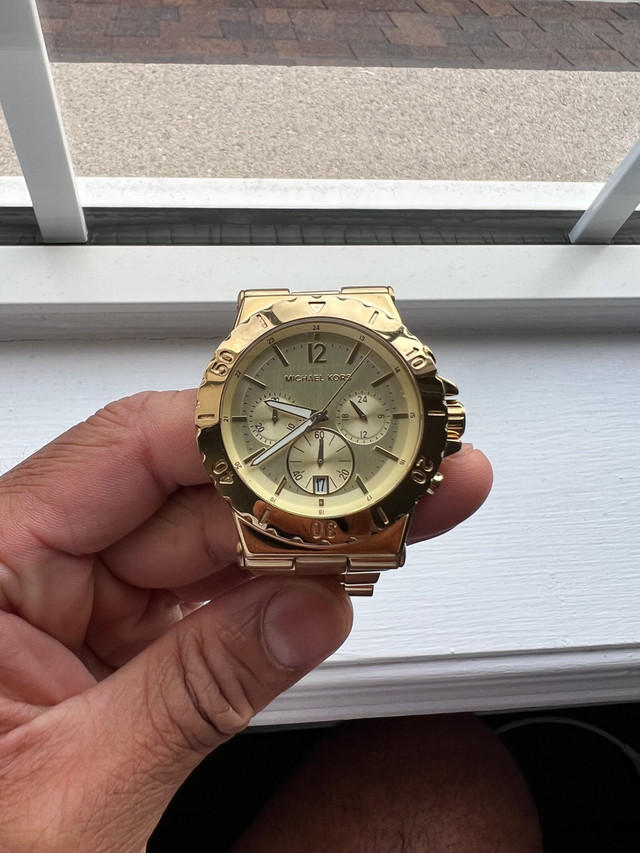 Used gold Michael Kors watch  in Jewellery & Watches in Markham / York Region - Image 2