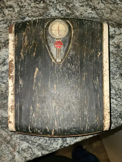 While it has seen some better days, the scale works perfectly (assuming you want to have an accurate...