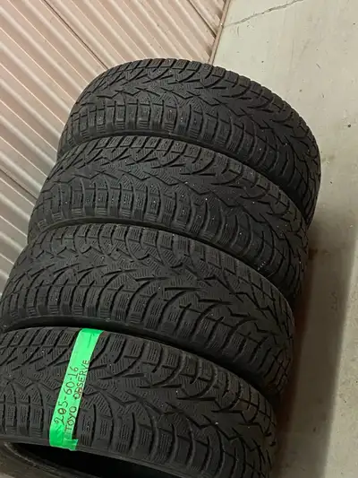x4 205/60/16 Toyo Observe Winter Tires. In good condition. 514 346 8019. Call or text. x4 pneus d’hi...