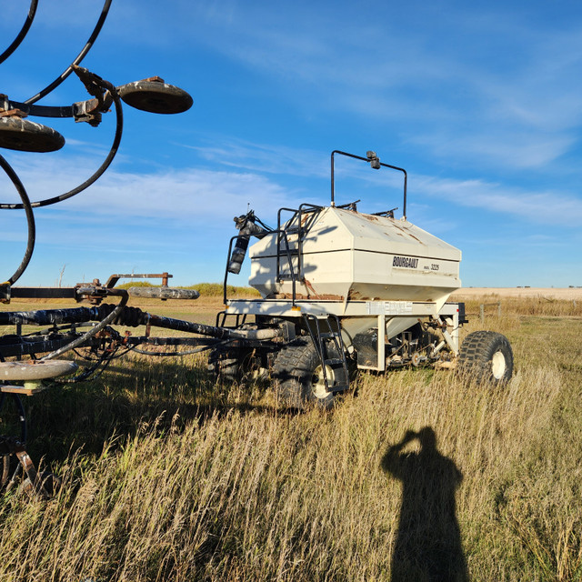 8800 bourgault air seeder in Farming Equipment in Saskatoon - Image 3