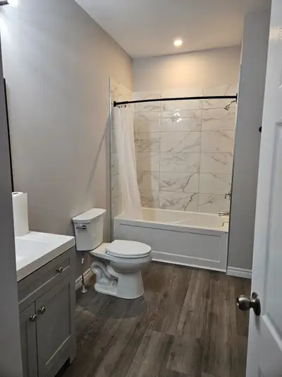 Bright 2-Bedroom Apartment in Downtown Peterborough Enjoy comfortable, move-in ready living at 263 B...