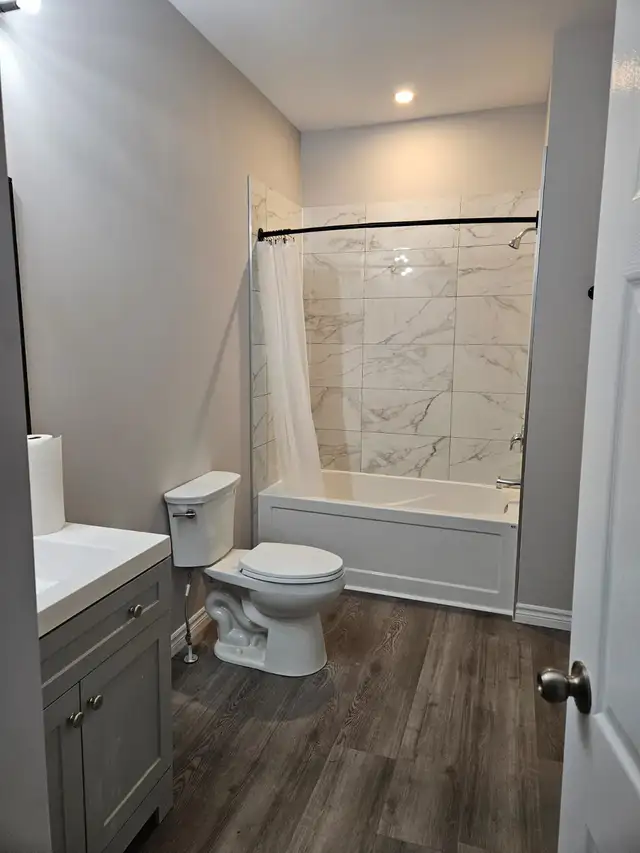 Bright 2-Bedroom Apartment in Downtown Peterborough
