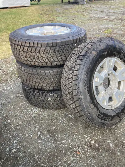 New 235/75/15 blizzak winter tires. The wheels are off a 2012 canyon the bolt pattern is 6x139.7 wit...