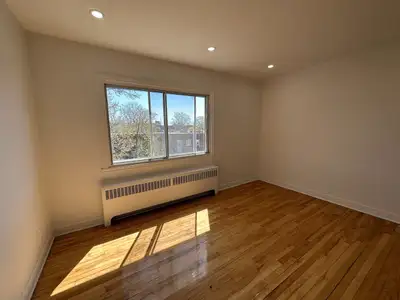 Spacious freshly renovated studio in Mont-Royal