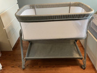 Baby Bassinet Bedside Crib with Storage Basket and Wheels