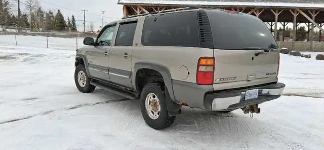 Chevy suburban 2500 in Cars & Trucks in 100 Mile House - Image 5