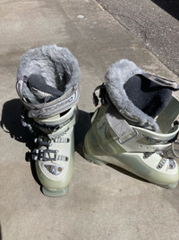 Women ski boots 294mm