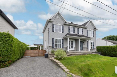 À louer – Beau duplex à Québec Situé dans un quartier paisible et recherché, ce duplex lumineux offr...