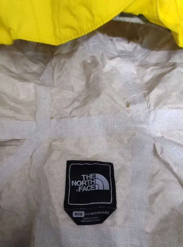 North Face Ladies Yellow Rain Jacket (M) in Women's - Tops & Outerwear in Lloydminster - Image 4