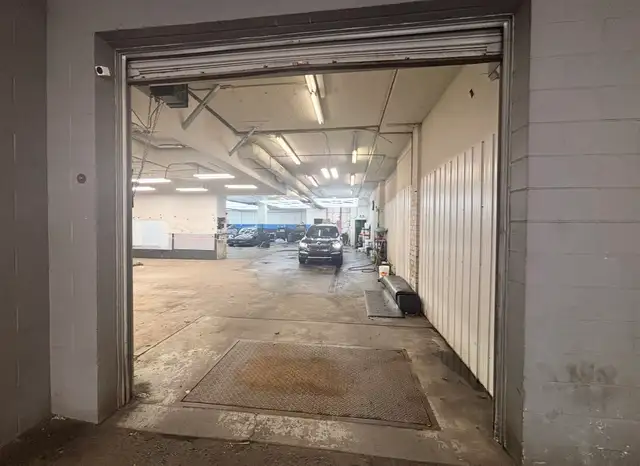 Downtown Commercial Automotive Lease Space in Commercial & Office Space for Rent in Vancouver - Image 4