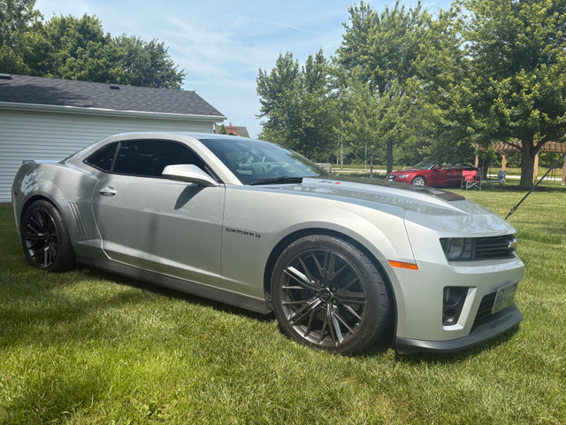 2014 Camaro ZL1 in Cars & Trucks in Leamington - Image 2