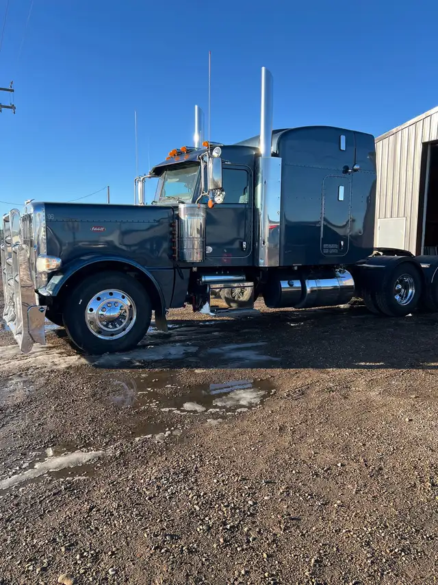 389 Peterbilt  in Heavy Trucks in Lethbridge - Image 9