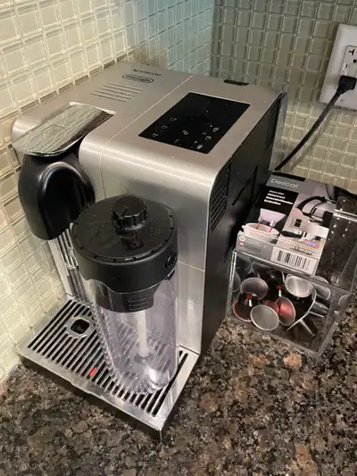 Nespresso Lattissima Pro Coffee Machine by DeLonghi