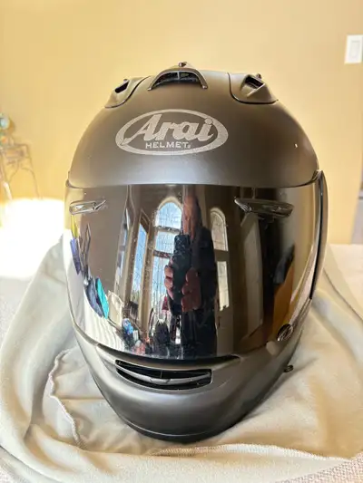 I'm selling an Arai Corsair V motorcycle helmet, known for its exceptional comfort and protection fo...