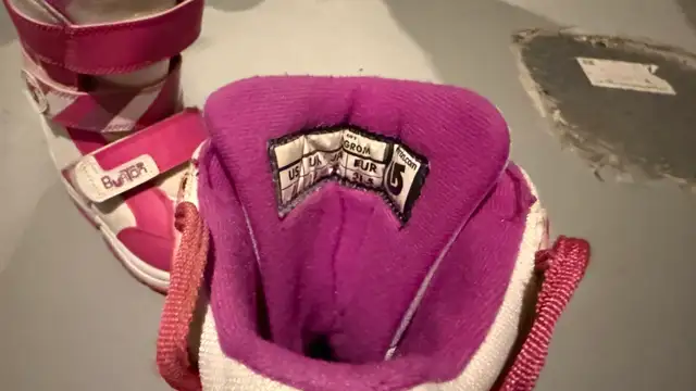 Kids Burton Snowboard Boots - Size 1 in Snowboard in Calgary - Image 3