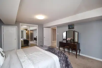 Beautiful 1+1 in Thornhill