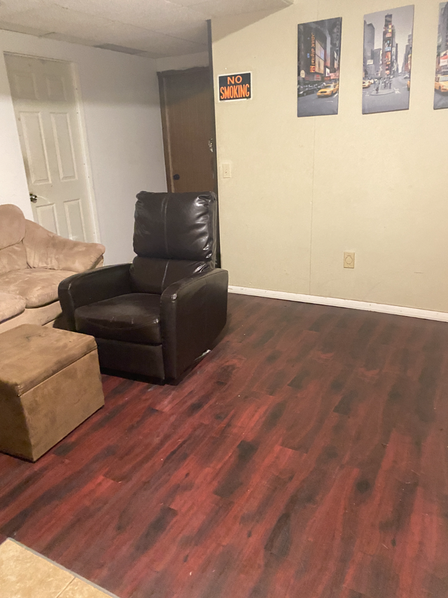 5 min walk to Whitehorn Ctrain/ 15 min Downtown/ easy to Airport