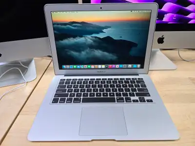 Apple Macbok Air 2017 i5, View more