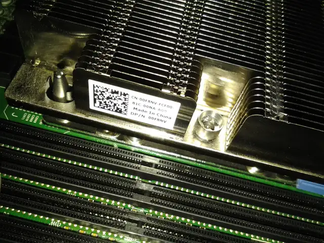 Dell PowerEdge R740XD NVME U2 Storage 24 Bay Server 2x xeon GOLD in Servers in City of Montréal - Image 4