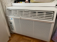Insignia Window Air Conditioner - 12000 BTU (Great Condition)