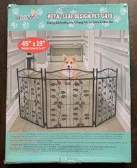 Hoovy Freestanding Metal Pet Gate for Small Dogs
