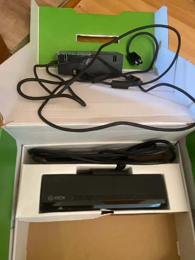 Xbox one + controllers + games in XBOX One in City of Montréal - Image 5
