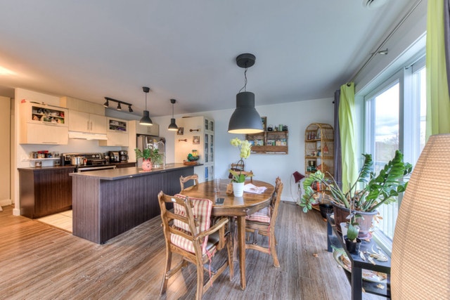 très beau condo spacieux et lumineux à vendre — photo 2