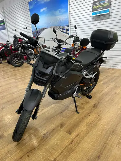 72V 30Ah removable lithium battery 100km range, 65km/h top speed 5 hour charge time Seats 1-2 riders...