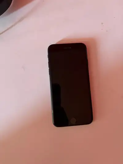 My sister’s iphone 7 that has been bought in June of 2020. Works completely fine and was thoroughly...